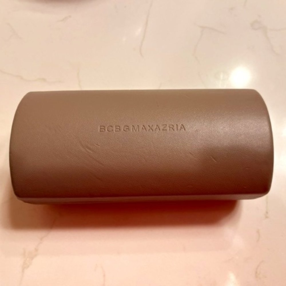BCBG LARGE HARD SUNGLASS CASE